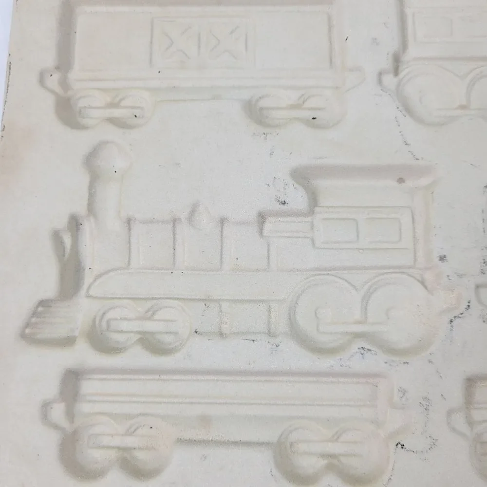 The Pampered Chef‎ 1998 Gingerbread Train Stoneware Mold